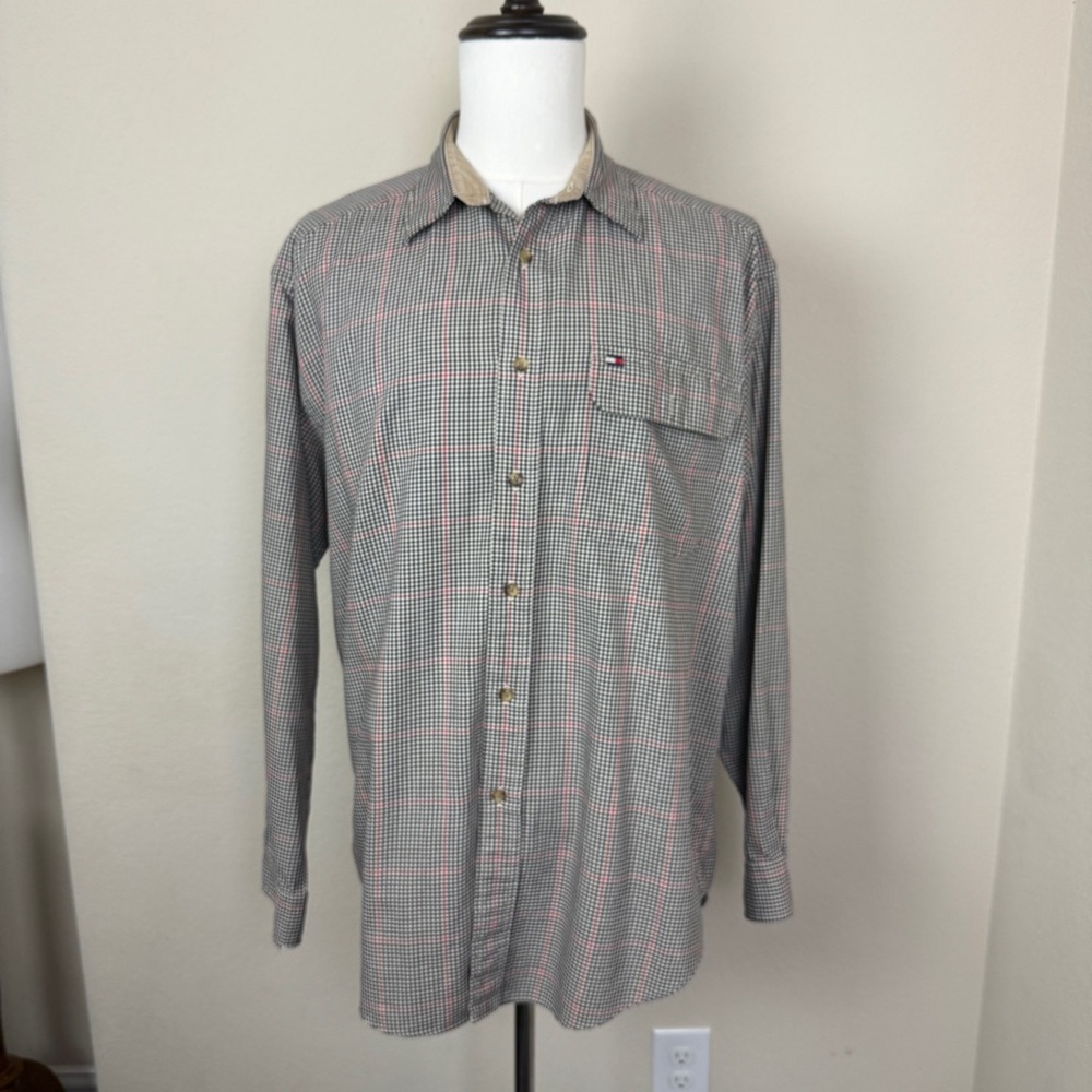 Tommy Hilfiger Men’s Plaid Long Sleeve Button Down. | Size L